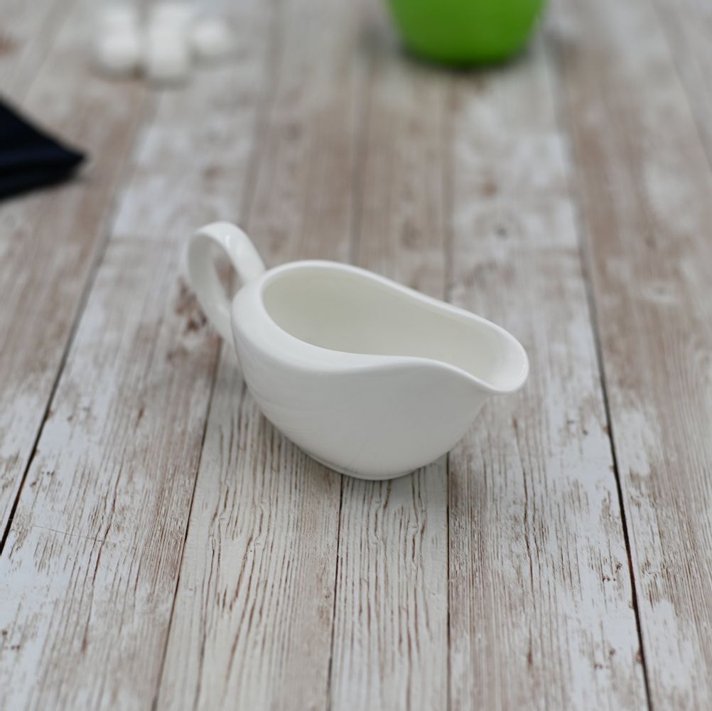Porcelain Sauce Boat MODERNN STUDIO