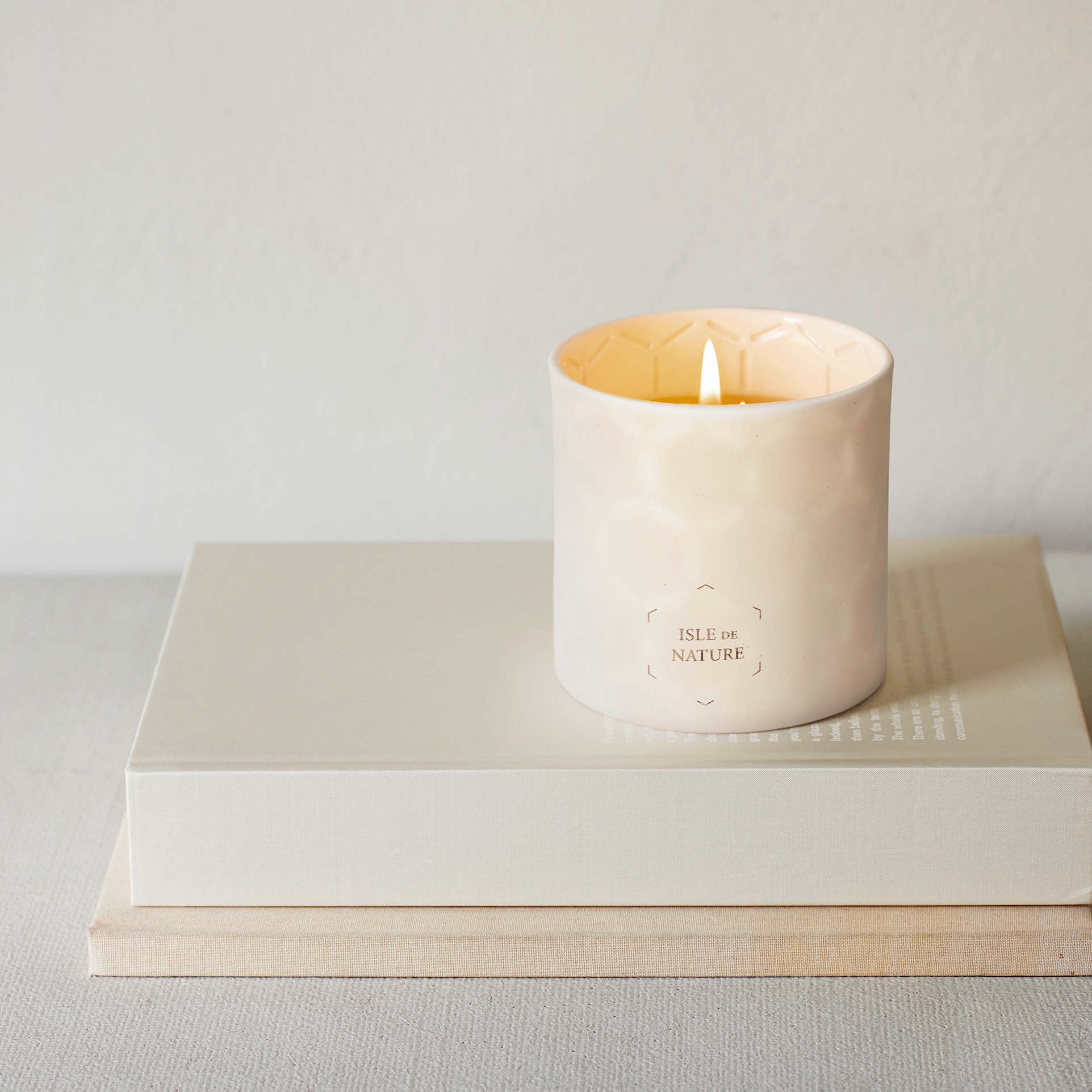 Fragrance Luxury Beeswax Candle MODERNN STUDIO